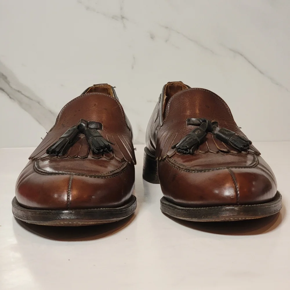 Men's Almond Toe kilt tasell leather loafers Size 11